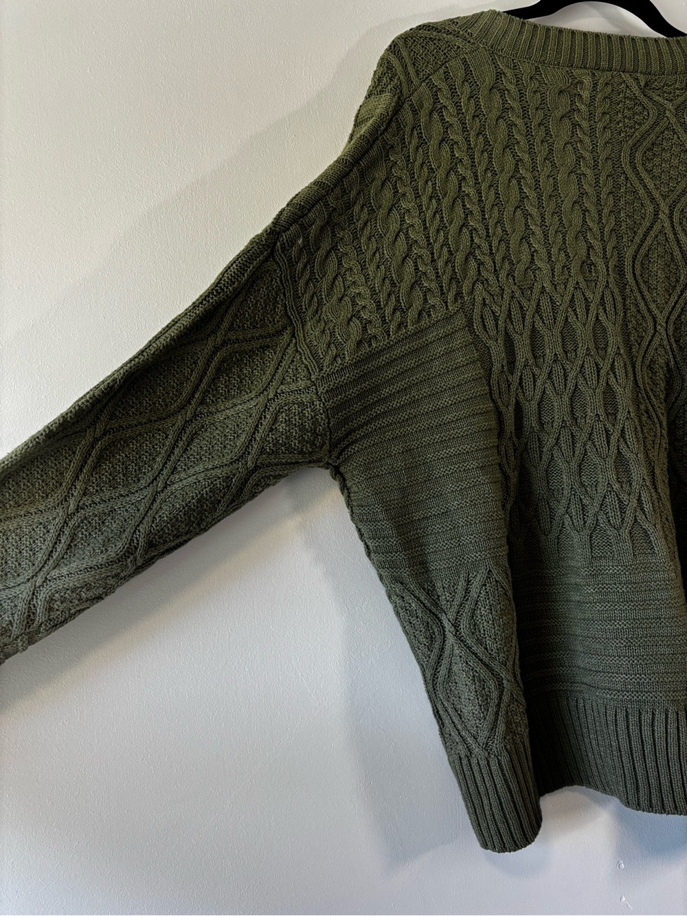 NWT Natural Reflections Olive Green Cable Knit V-Neck Sweater, Large - Picture 4 of 9